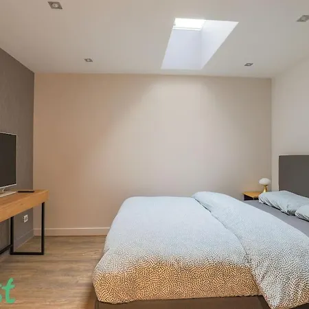 La Porte Verte, Superbe Triplex 16p アラス