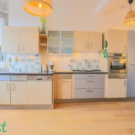 アパート La Porte Verte, Superbe Triplex 16p